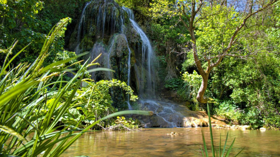 Пеещият водопад - мястото, което трябва да посетите още следващия уикенд СНИМКИ