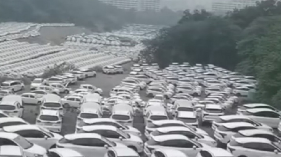 Вижте "гробницата" на изоставени нови електрически коли в Китай