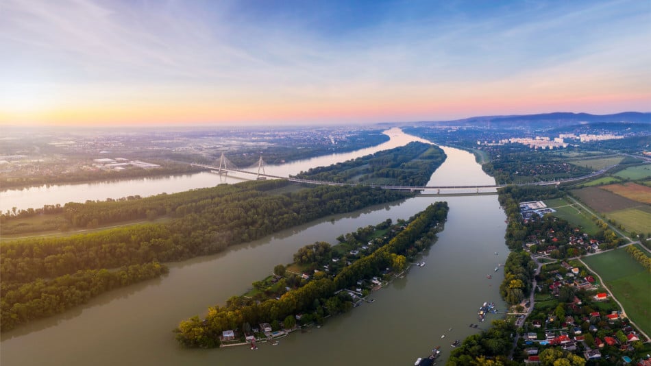 През колко държави минава великата река Дунав