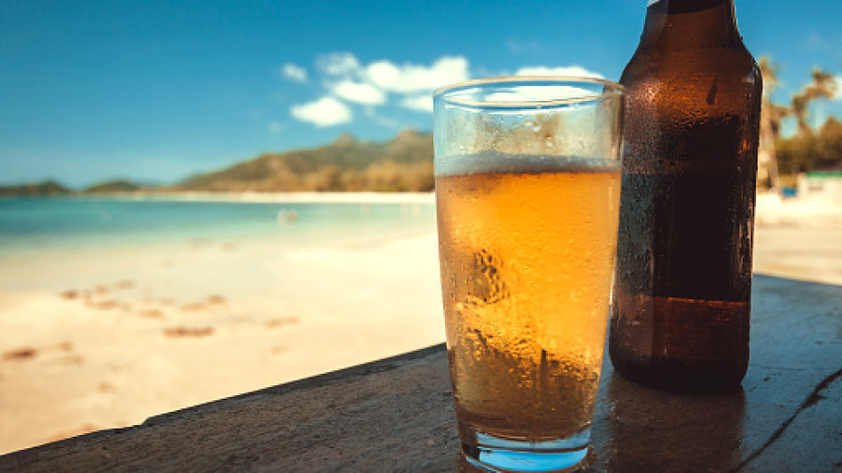 Търсите евтина бира на плажа? Ето къде ще ви излезе най-изгодно