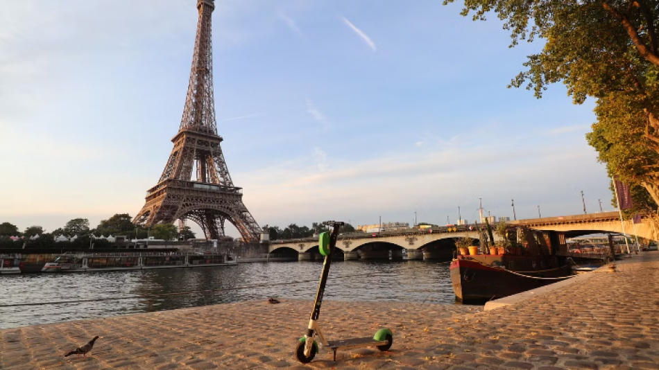 Вековна забрана падна: Парижани вече могат да се къпят в Сена