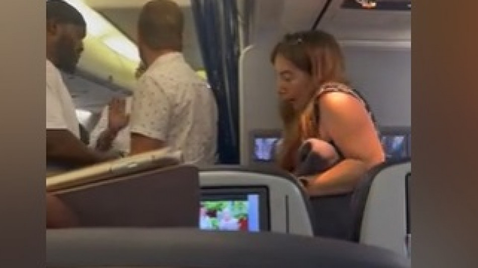 Странно: Жена вдигна невиждан скандал в самолет, не понасяла допир ВИДЕО