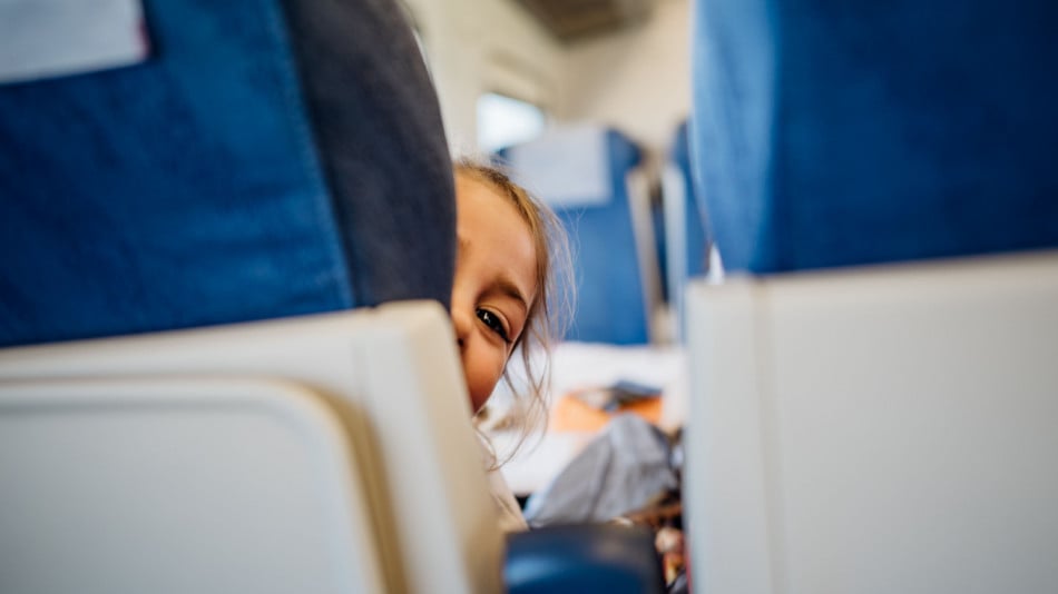 Излагация с гола жена в самолет заради грешка на стюардеса
