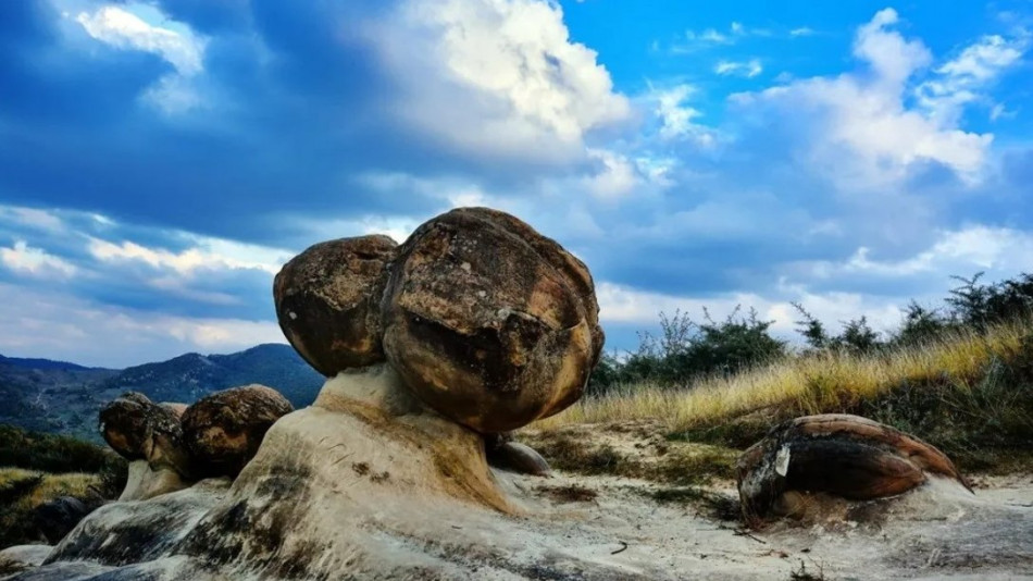 Камъни раждат камъни - уникален феномен, който се вижда много близо до България СНИМКИ