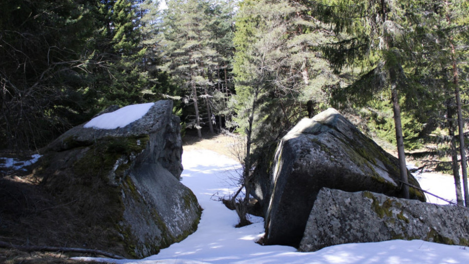 Чували ли сте легендата за "Пукнат камък" в Родопите