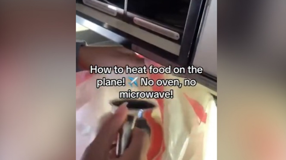 Хитро: Стюардеса разкри как да затоплим храна на борда и зарадва абонатите