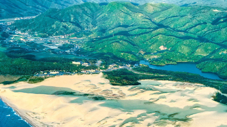 Пясъчна пустиня до морето! Удивителна красота в Япония