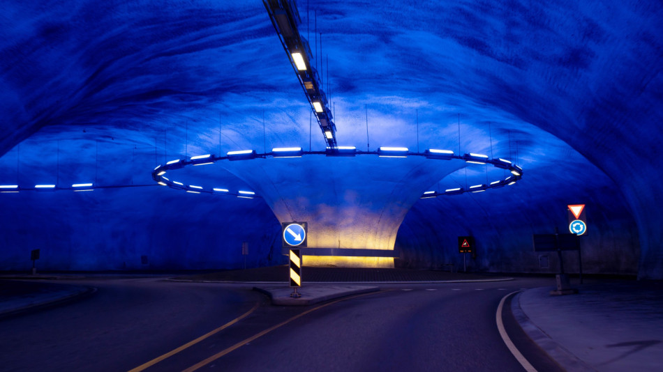 Знаете ли кой е най-дългият тунел в света