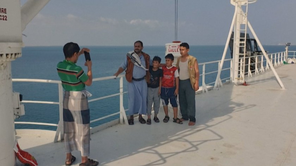 Разходка за 1 долар: Похитеният "Галакси Лийдър" с българи на борда стана туристическа атракция ВИДЕО