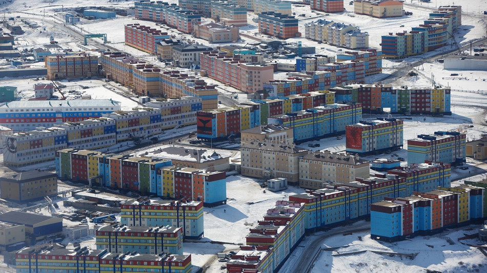 Изоставените гpaдoвe на Русия - потопени, военни полигони, до които се стига по ледено езеро СНИМКИ