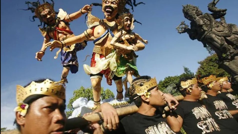 Животът спира! Бали посреща Нова година в пълно мълчание