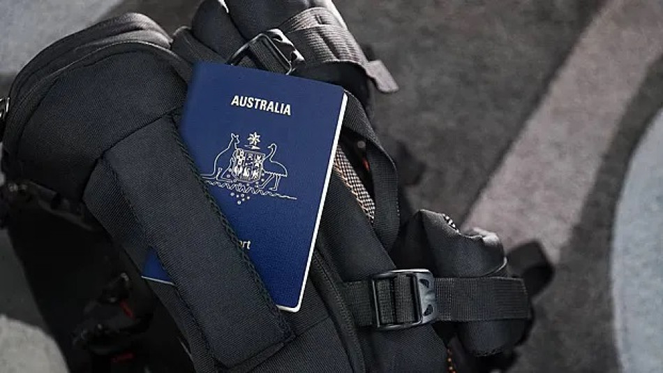 Не пуснаха туристка в самолет заради малък дефект в паспорта й