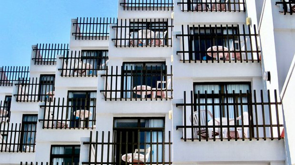 Турист без обувки и панталон падна от балкон на хотел в Майорка и не оцеля