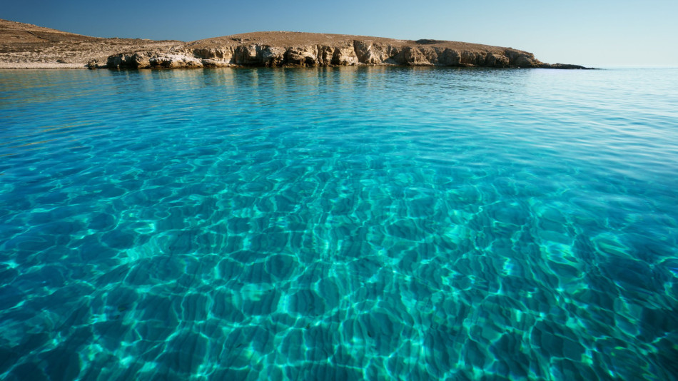 Скрит гръцки остров, който знаят само местните, с вълшебен плаж и малдивски води