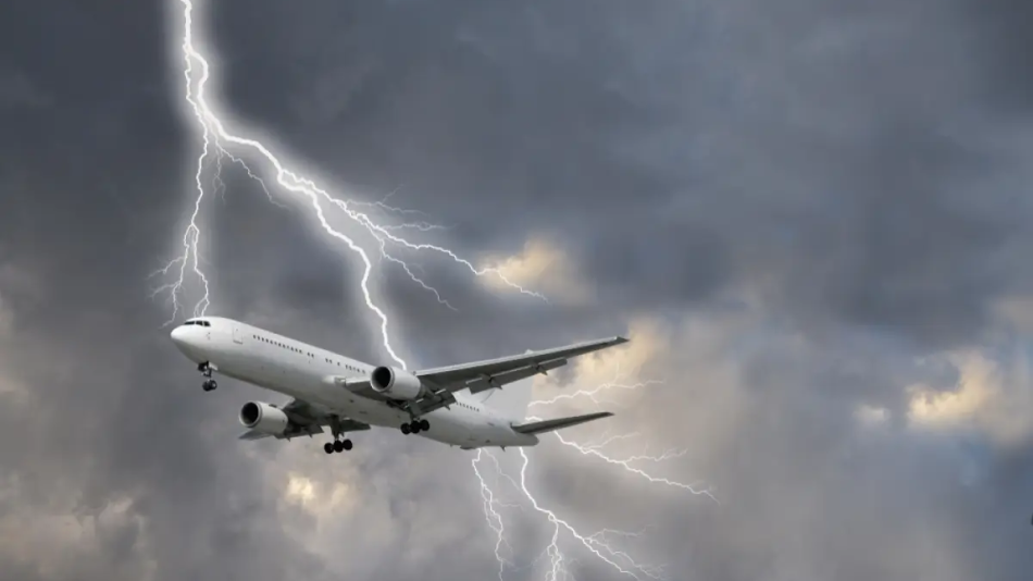 Самолет на Lufthansa бе ударен от мълния